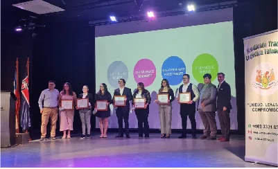 Educación Continua UNAB certifica a estudiantes de Falabella Logística de Chile